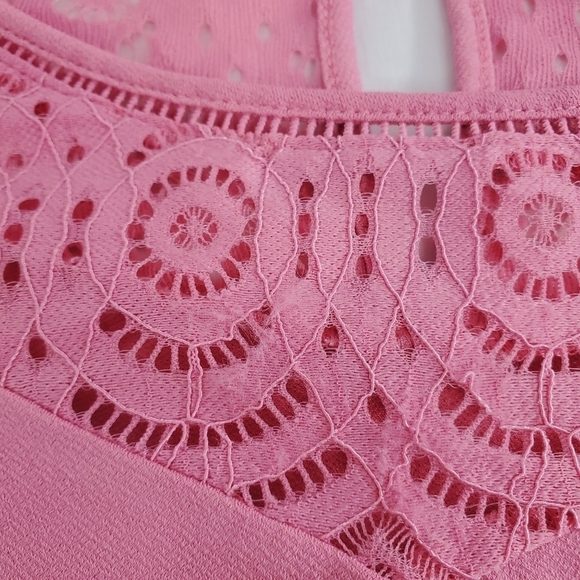 Worthington flutter sleeve Blouse with lace details - Picture 7 of 8